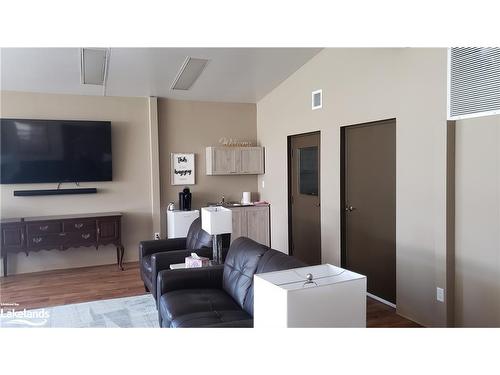 57-275 Huron Street, Stayner, ON - Indoor Photo Showing Living Room