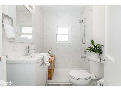 196 Simcoe Street, Collingwood, ON - Indoor Photo Showing Bathroom