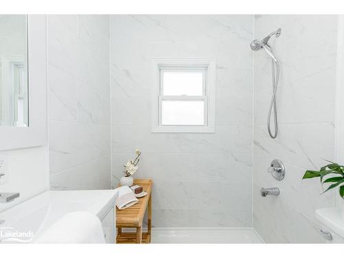 196 Simcoe Street, Collingwood, ON - Indoor Photo Showing Bathroom