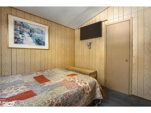 21 Moonlight Court, Tiny, ON - Indoor Photo Showing Bedroom