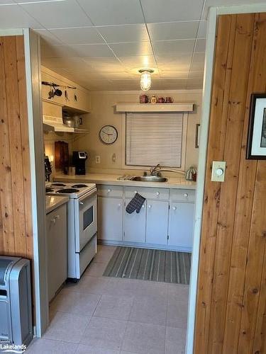 428 Ranger Bay, Loring, ON - Indoor Photo Showing Kitchen