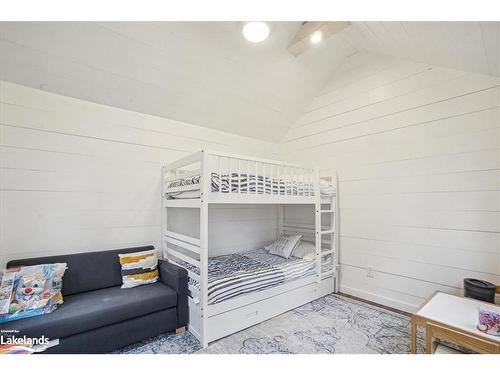 64 48Th Street N, Wasaga Beach, ON - Indoor Photo Showing Bedroom