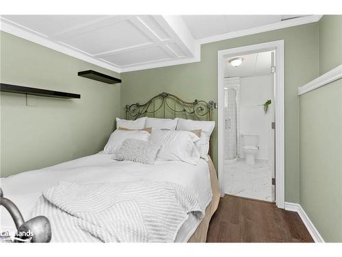 1008 Tally Ho Winter Park Road, Lake Of Bays, ON - Indoor Photo Showing Bedroom