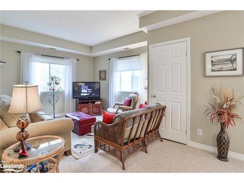 101-125 Bond Street, Orillia, ON - Indoor Photo Showing Living Room