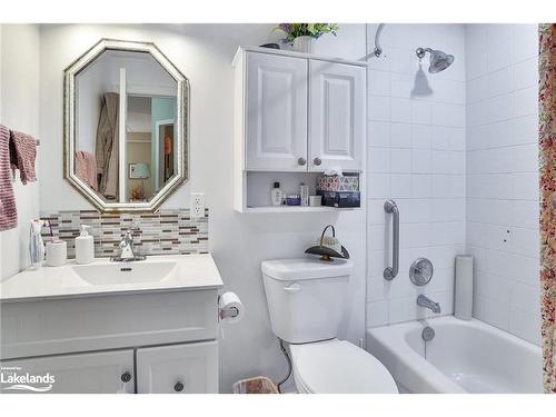 101-125 Bond Street, Orillia, ON - Indoor Photo Showing Bathroom