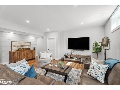 189 Balsam Chutes Road, Port Sydney, ON - Indoor Photo Showing Living Room