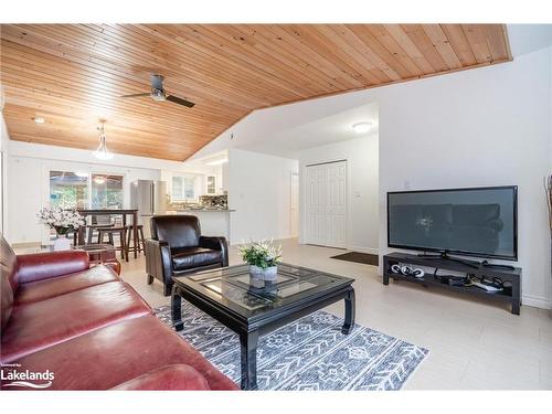 43 Trout Lane, Tiny, ON - Indoor Photo Showing Living Room