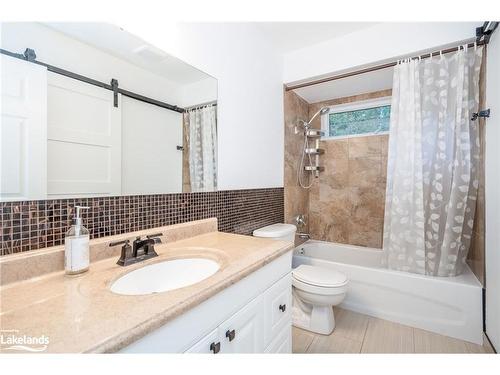 43 Trout Lane, Tiny, ON - Indoor Photo Showing Bathroom