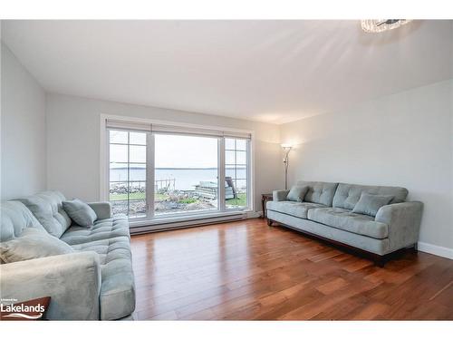 220 Robin'S Point Road, Victoria Harbour, ON - Indoor Photo Showing Living Room