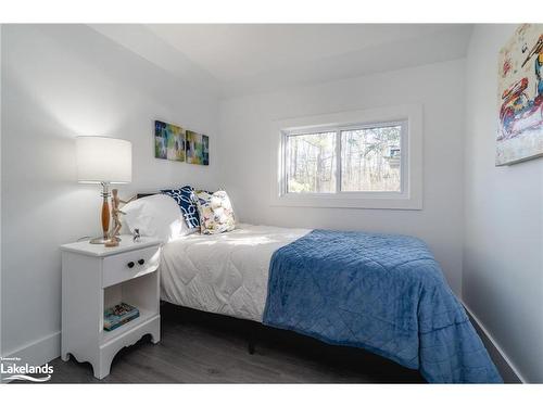 40 Duffy Drive, Waubaushene, ON - Indoor Photo Showing Bedroom