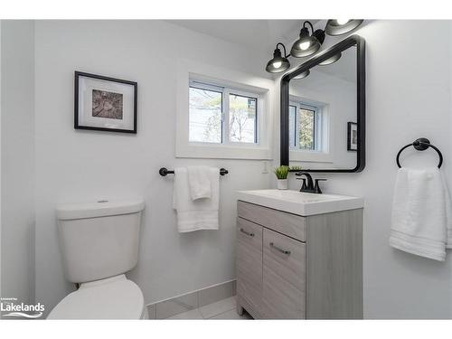 40 Duffy Drive, Waubaushene, ON - Indoor Photo Showing Bathroom