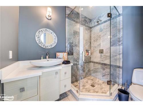 12 Windrose Valley Boulevard, Clearview, ON - Indoor Photo Showing Bathroom