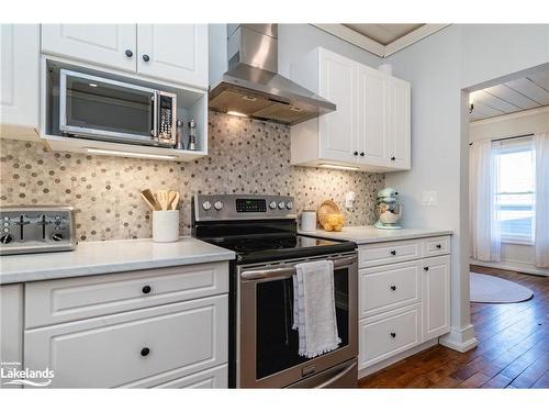 641 Bay Street, Midland, ON - Indoor Photo Showing Kitchen With Upgraded Kitchen