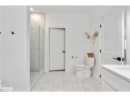 150 Deerfoot Trail, Huntsville, ON - Indoor Photo Showing Bathroom