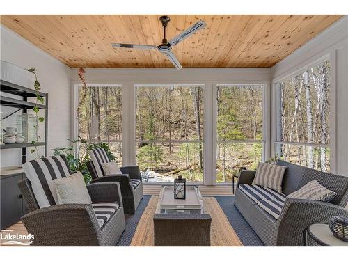 150 Deerfoot Trail, Huntsville, ON - Indoor Photo Showing Living Room