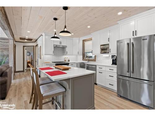 7-1006 Young'S Road, Port Carling, ON - Indoor Photo Showing Kitchen With Upgraded Kitchen