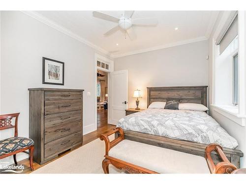 36-1033 Rossclair Road, Port Carling, ON - Indoor Photo Showing Bedroom