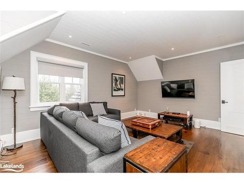 36-1033 Rossclair Road, Port Carling, ON - Indoor Photo Showing Living Room