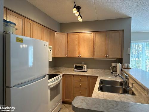 2-289 Mariners Way, Collingwood, ON - Indoor Photo Showing Kitchen With Double Sink