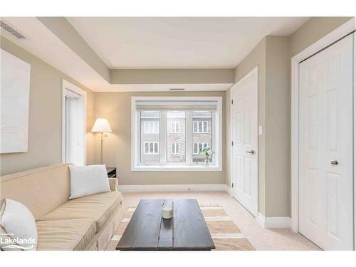 105-26 Dairy Lane, Huntsville, ON - Indoor Photo Showing Living Room