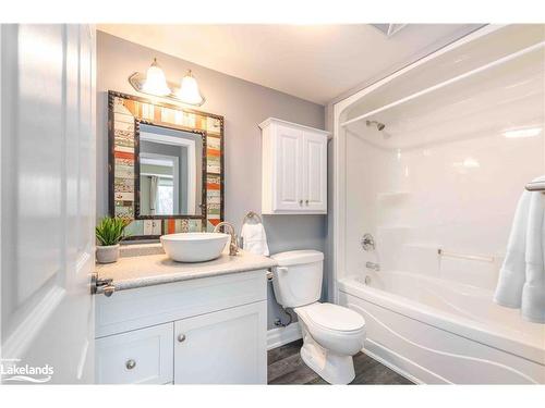 105-26 Dairy Lane, Huntsville, ON - Indoor Photo Showing Bathroom