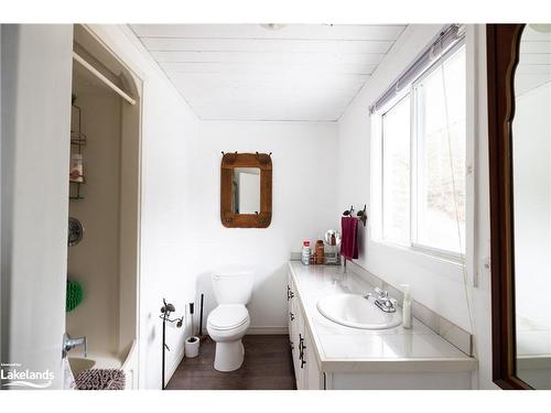 26 Jardin Lane, Maynooth, ON - Indoor Photo Showing Bathroom