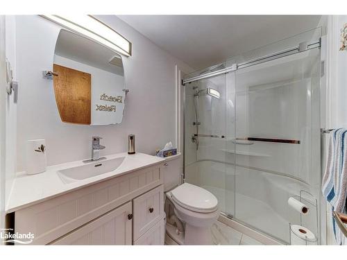 7 Fredrick Avenue, Tiny, ON - Indoor Photo Showing Bathroom
