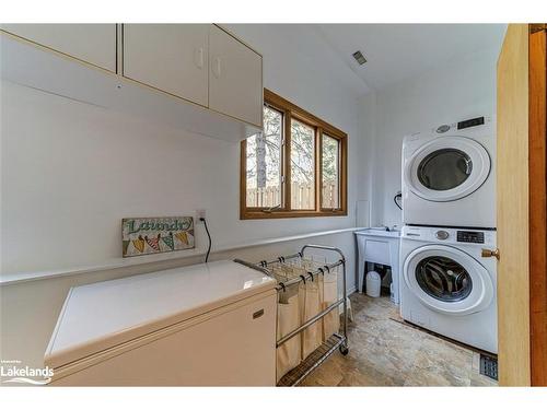 7 Fredrick Avenue, Tiny, ON - Indoor Photo Showing Laundry Room