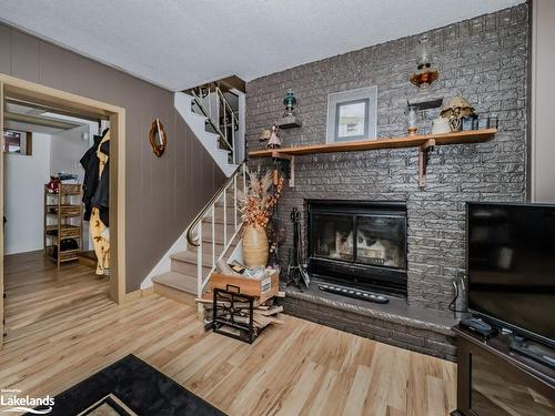 775 Sarah Street, Gravenhurst, ON - Indoor Photo Showing Living Room With Fireplace