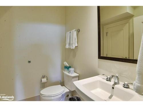 T202 (A2)-1869 Muskoka Road 118 W, Muskoka Lakes, ON - Indoor Photo Showing Bathroom