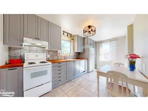 2030 Victoria Street, Innisfil, ON - Indoor Photo Showing Kitchen