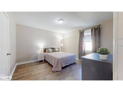2030 Victoria Street, Innisfil, ON - Indoor Photo Showing Bedroom