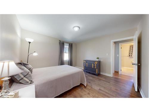 2030 Victoria Street, Innisfil, ON - Indoor Photo Showing Bedroom