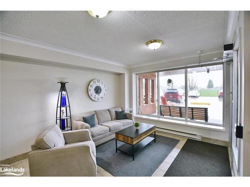 307-460 Ontario Street, Collingwood, ON - Indoor Photo Showing Living Room