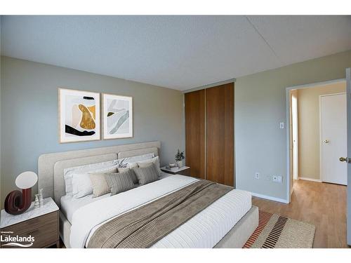 307-460 Ontario Street, Collingwood, ON - Indoor Photo Showing Bedroom