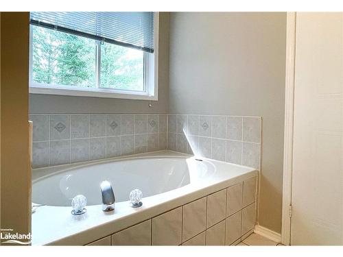 28 Barker Boulevard, Collingwood, ON - Indoor Photo Showing Bathroom