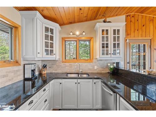 1824 Kilworthy Road, Gravenhurst, ON - Indoor Photo Showing Kitchen With Double Sink