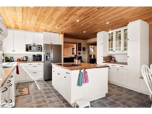 12 Holiday Road, Seguin, ON - Indoor Photo Showing Kitchen