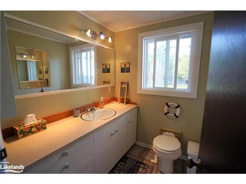 1 A775 Island, Parry Sound, ON - Indoor Photo Showing Bathroom