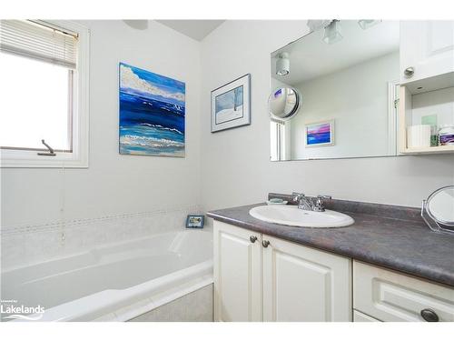 5 Lockhart Road, Collingwood, ON - Indoor Photo Showing Bathroom