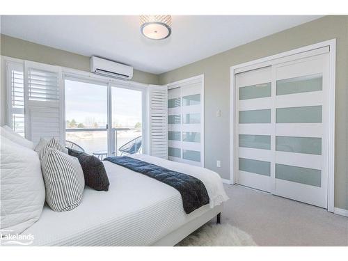 7-216 River Road E, Wasaga Beach, ON - Indoor Photo Showing Bedroom