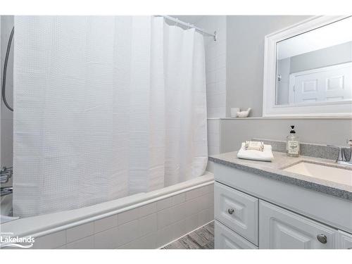 7-216 River Road E, Wasaga Beach, ON - Indoor Photo Showing Bathroom
