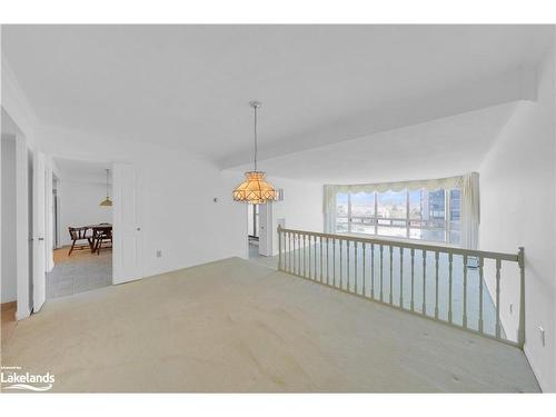 604-2180 Marine Drive, Oakville, ON - Indoor Photo Showing Other Room