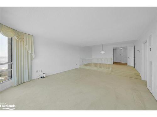 604-2180 Marine Drive, Oakville, ON - Indoor Photo Showing Other Room