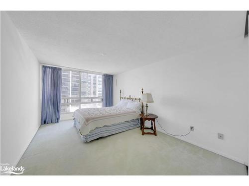 604-2180 Marine Drive, Oakville, ON - Indoor Photo Showing Bedroom