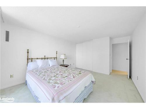 604-2180 Marine Drive, Oakville, ON - Indoor Photo Showing Bedroom
