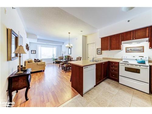 113-16 Westbury Road, Wasaga Beach, ON - Indoor Photo Showing Kitchen With Double Sink