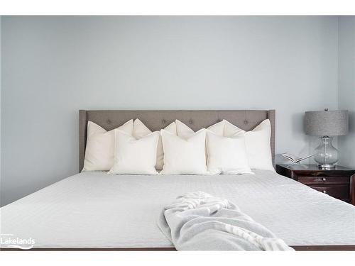 25 Starboard Road, Collingwood, ON - Indoor Photo Showing Bedroom