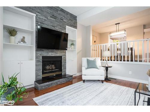 25 Starboard Road, Collingwood, ON - Indoor Photo Showing Living Room With Fireplace