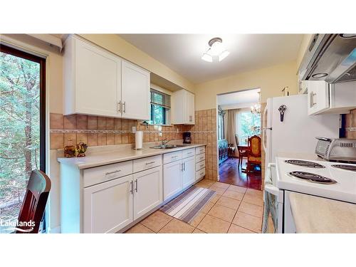 76 Arthur Street E, Thornbury, ON - Indoor Photo Showing Kitchen With Double Sink